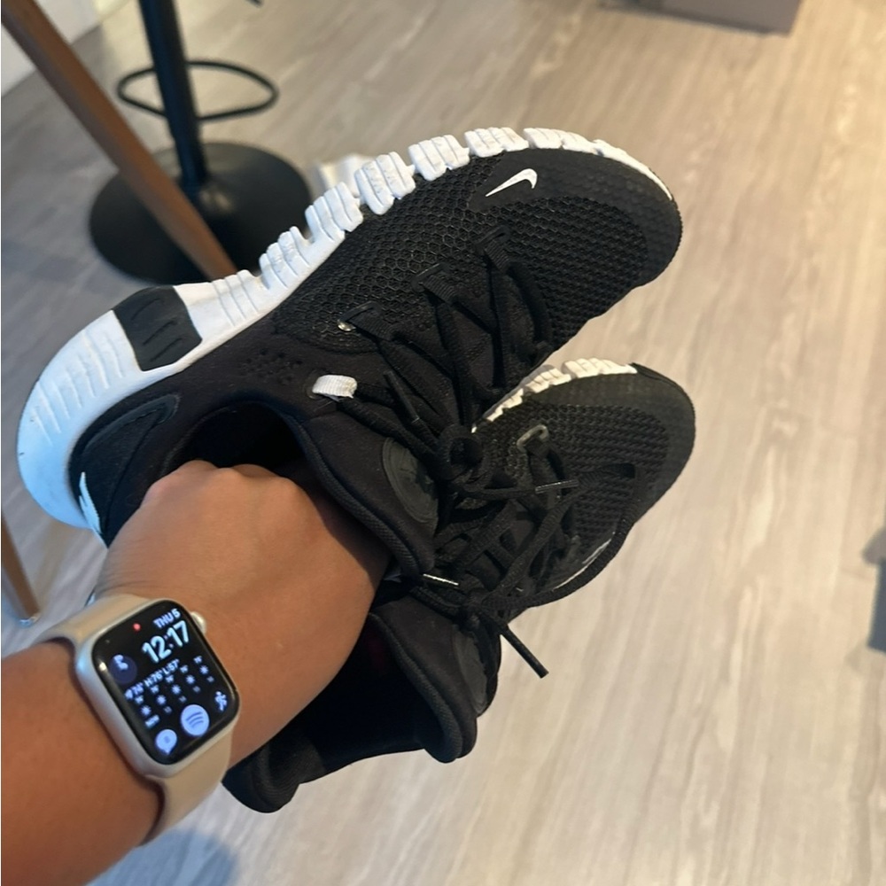 Nike Women's Black and White Knit Running Sneakers